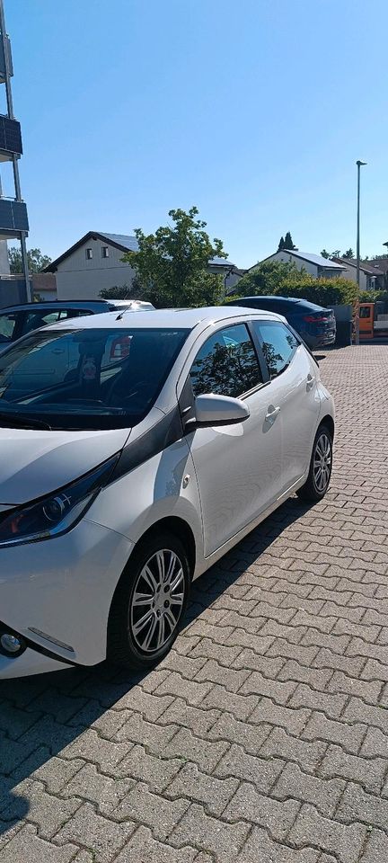 Toyota Aygo 1 Hand in Ainring