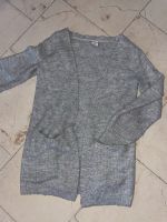 Lange Strickjacke Cardigan Grau Gr. 134 140 Sachsen-Anhalt - Magdeburg Vorschau