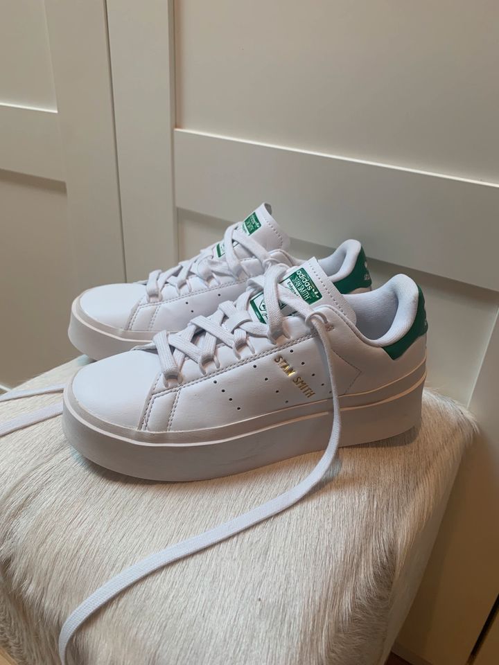 wNeu Adidas Stan Smith Plateau Gr 37 1/3 weiß grün in Traunstein