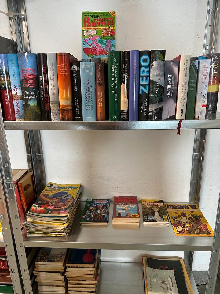 Bücher alle möglichen Genre neuwertig günstig abzugeben in Schwerin