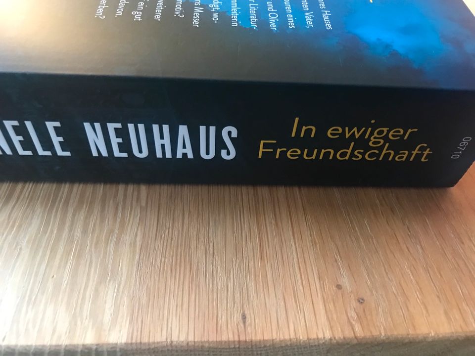 In ewiger Freundschaft von Nele Neuhaus in Hattert