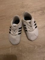 Adidas Gr. 19 Sneaker Turnschuhe Baby Niedersachsen - Lamspringe Vorschau