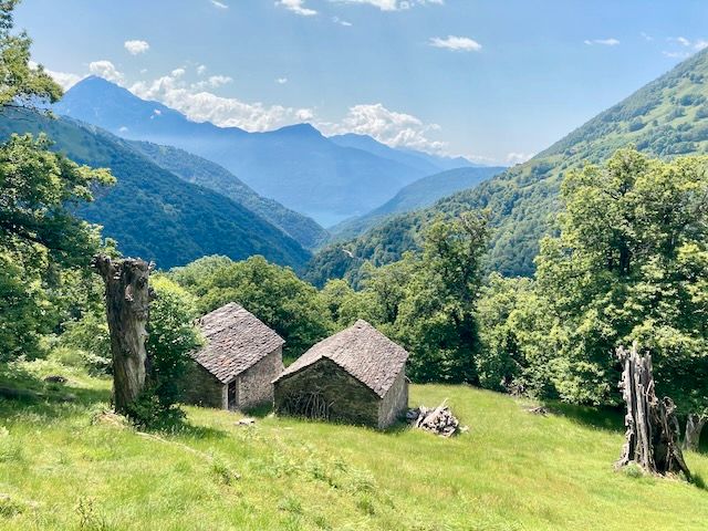 Sehr rustikale Berghütte "Villa Machita" am Comer See, naturnah in Sinn