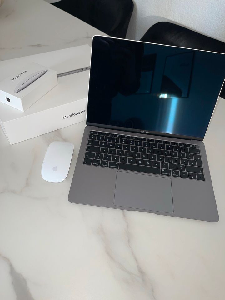 MacBook Air mit TouchID (256GB) in Reichenbach an der Fils