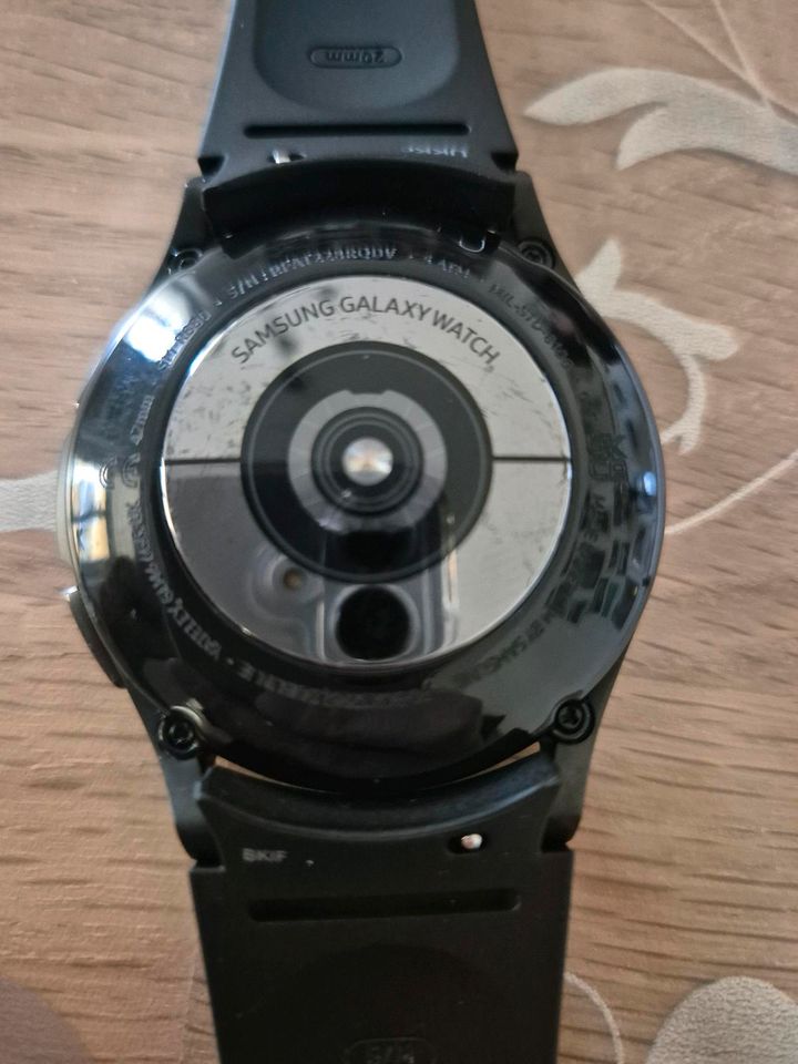 Samsung Galaxy Watch 4 classic mit Lünette 40mm in Halle