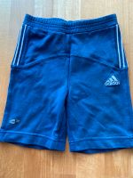 Adidas kurze Sporthose blau Größe 128 Hessen - Großkrotzenburg Vorschau