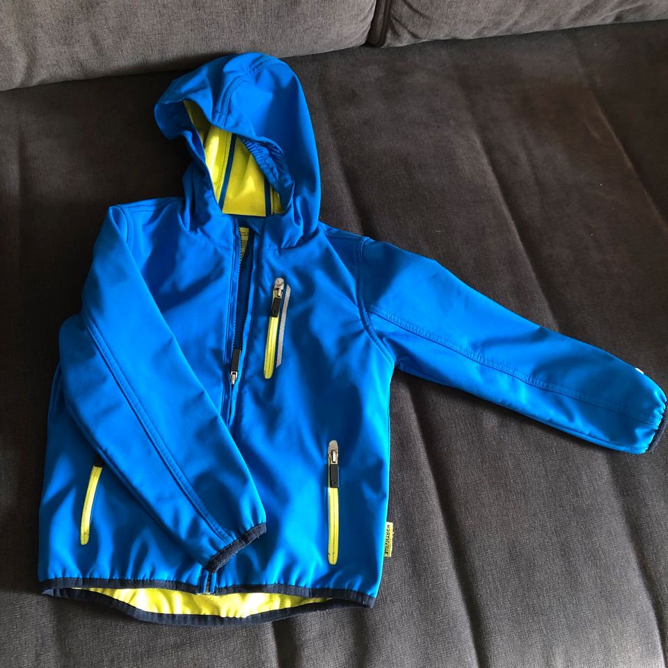 Softshell-Jacke in Größe 122 von C&A für 7€ in Partenheim