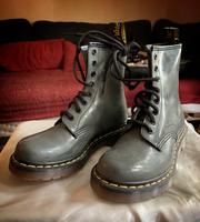 Dr. Martens glänzend  grau Feldmoching-Hasenbergl - Feldmoching Vorschau
