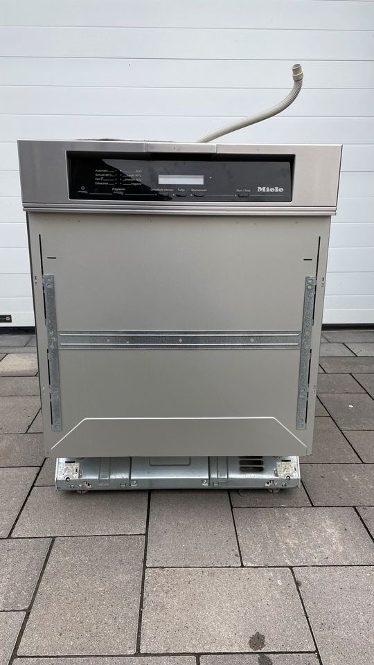 Miele G 5830 SCi Edelstahl in Freudenberg