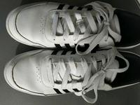 Neuwertige K Swiss 44 Sneaker Freizeitschuhe Sportschuhe Bayern - Illertissen Vorschau