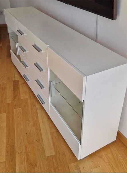 Kommode weiß glänzend mit Glastüren Sideboard in Berlin