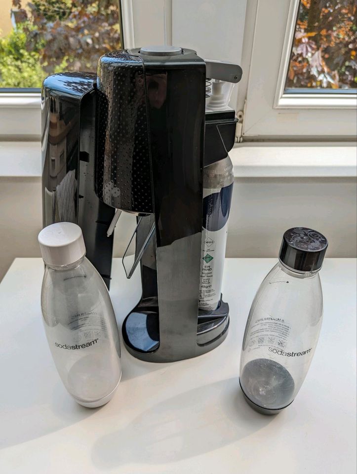 SodaStream Easy + 2 Flaschen und Zylinder in Essen