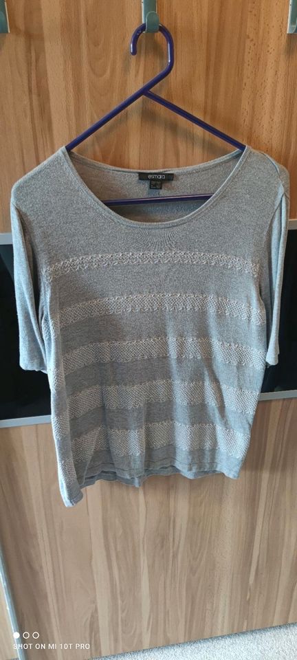 Pullover 44/46, je 2€ in Stuttgart