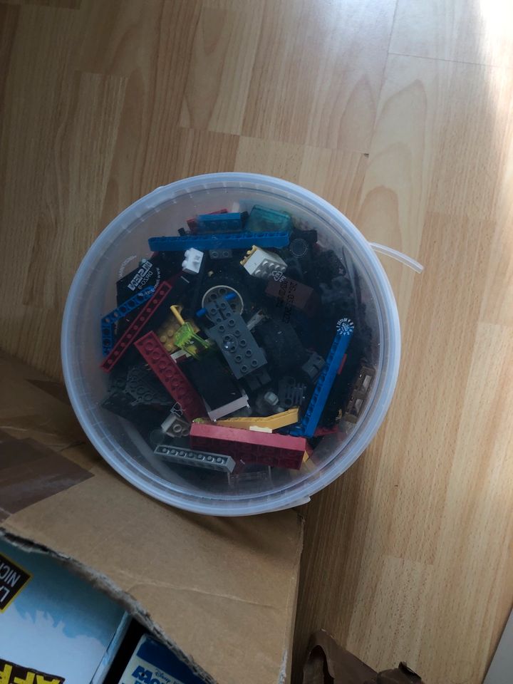 Kleiner Eimer mit Original Lego teilen in Zell am Harmersbach