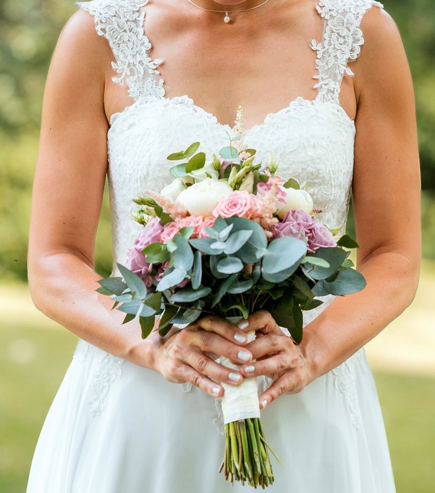 Hochzeitskleid / Brautkleid / mit und ohne Träger (Gr. 36/38) in Wiesbaden