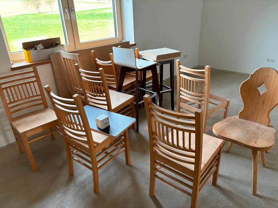 Verschiedene Stühle handgemachte in Falkenberg