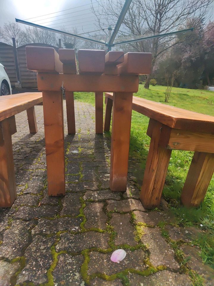 Holztisch mit Bänken Outdoor selbstgebaut massiv in Marpingen