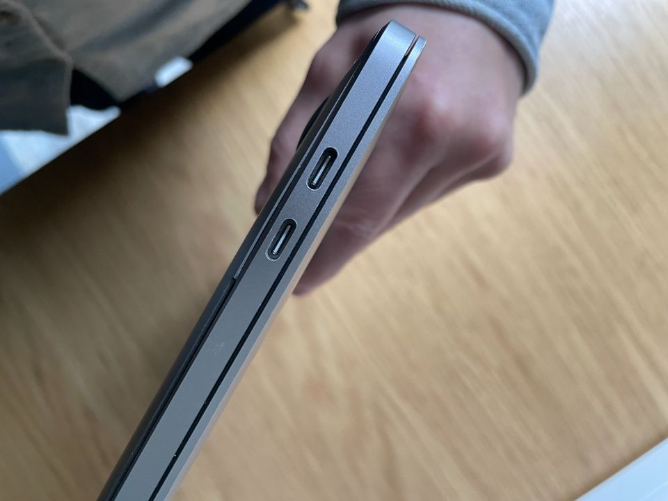 MacBook Pro (15", 2018) Neupreis 3.800€ - Prozessor, Grafikkarten in Au