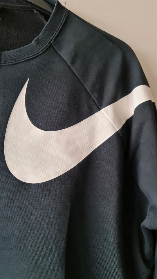 Pullover von Nike (bauchfrei), Größe M in Hochheim am Main