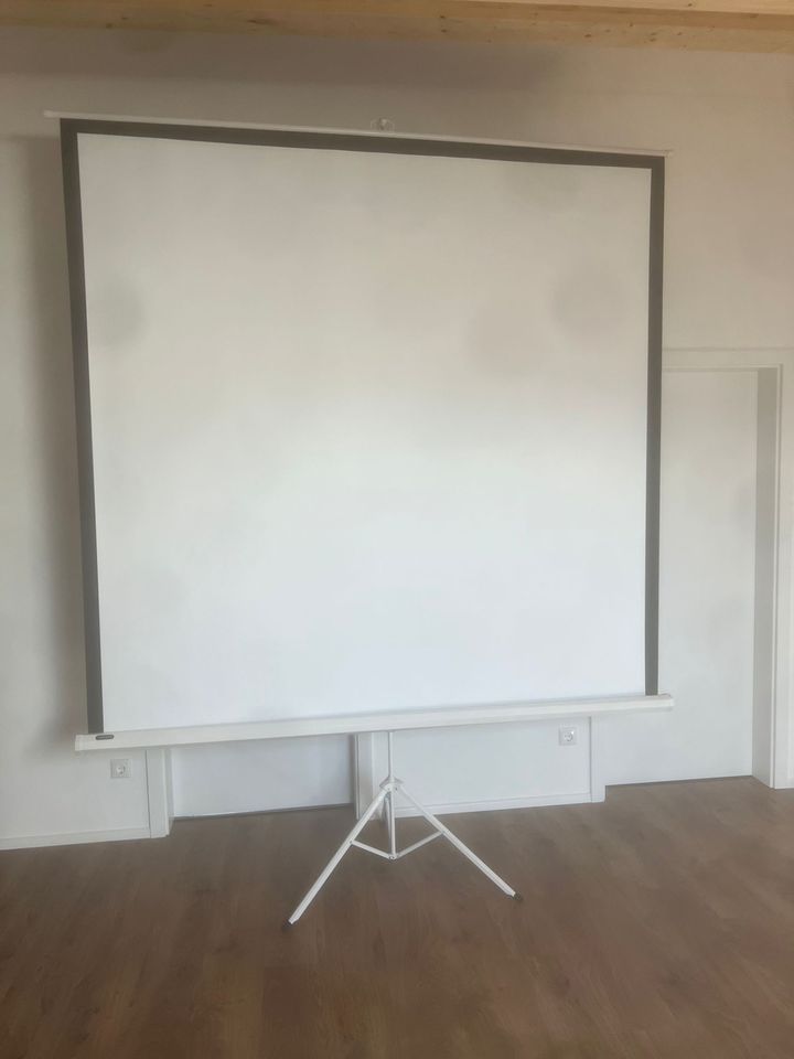 Leinwand für Beamer in Kolbermoor