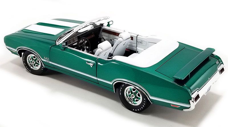 ACME 1972 Oldsmobile 442 W-30 green Modellauto 1:18 in Driedorf