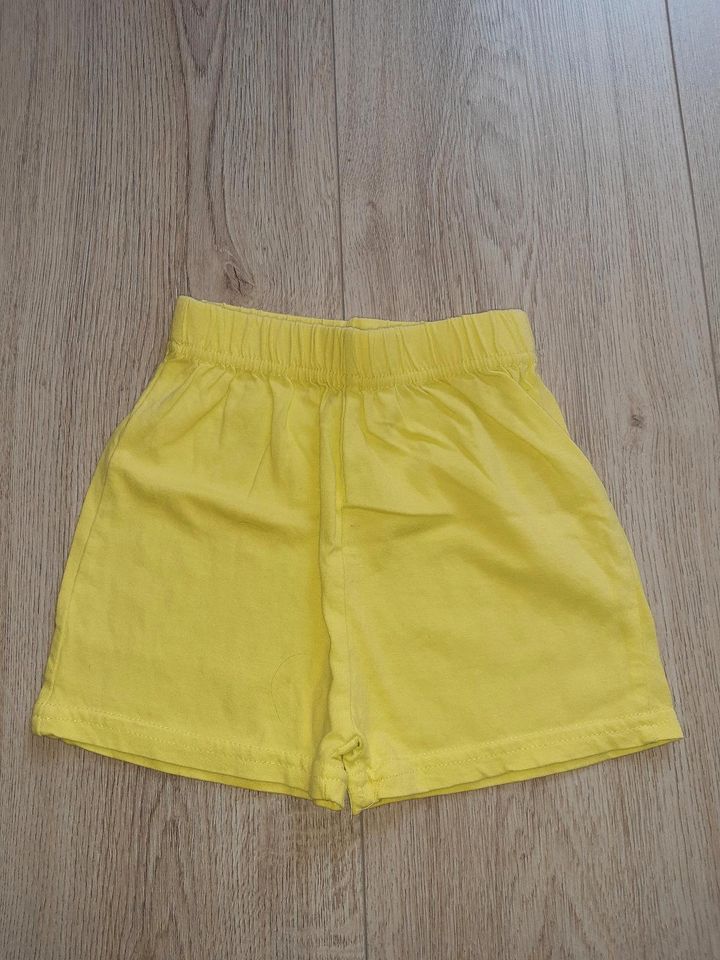 Kurze Shorts Hose Grösse 80 wie neu in Moers