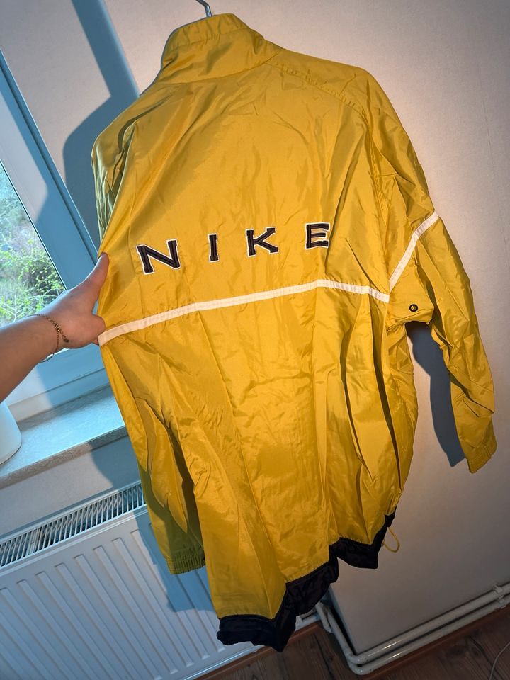 Nike Windbreaker Vintage gelb in Kirchlinteln