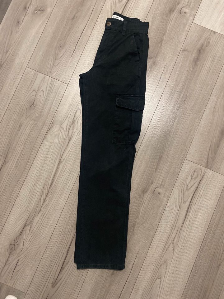 Pull & Bear Cargo Hose Damen Gr 32 in Bösel