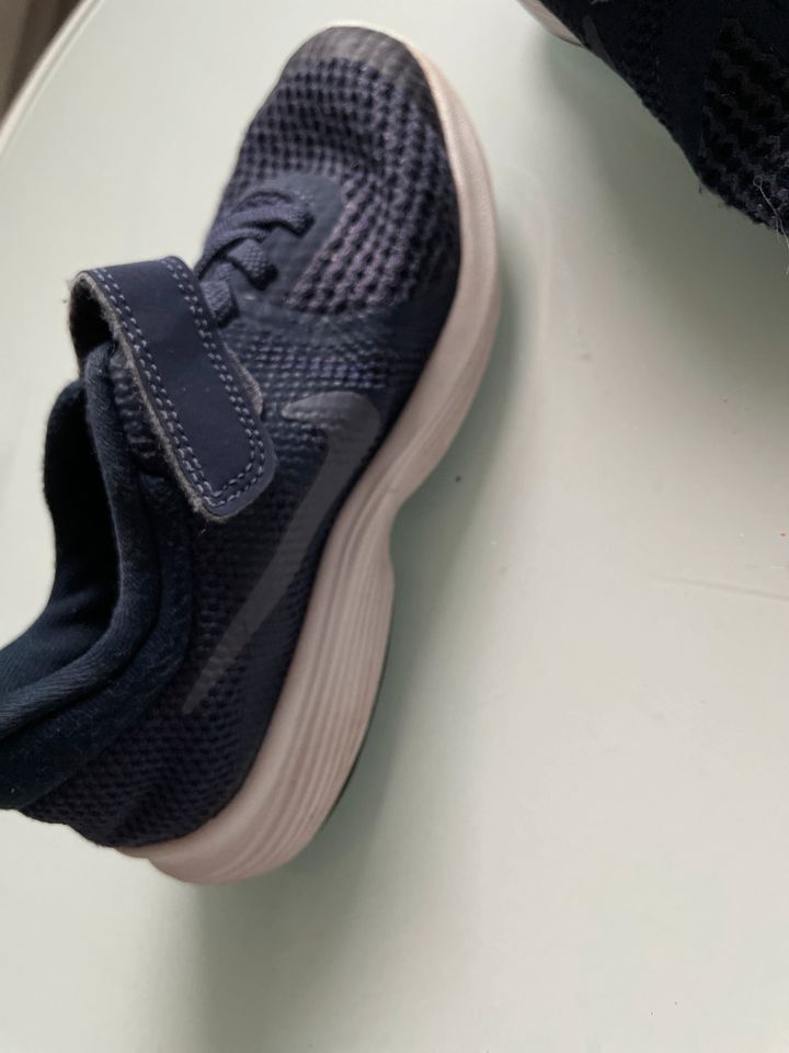 Nike Schuhe 29,5 in Hildesheim