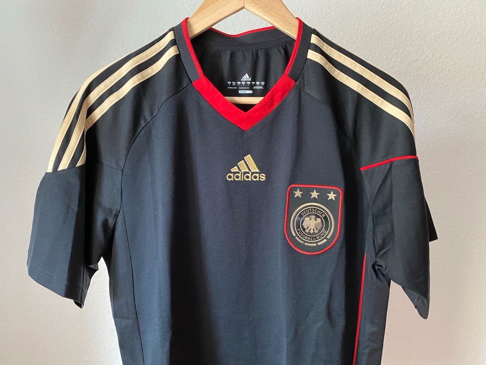 Adidas Deutschland DFB WM Auswärts Trikot Herren Gr. S Özil in Berlin