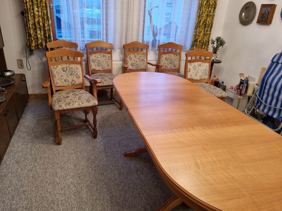 Esstisch mit sechs Stühlen ... in Dresden