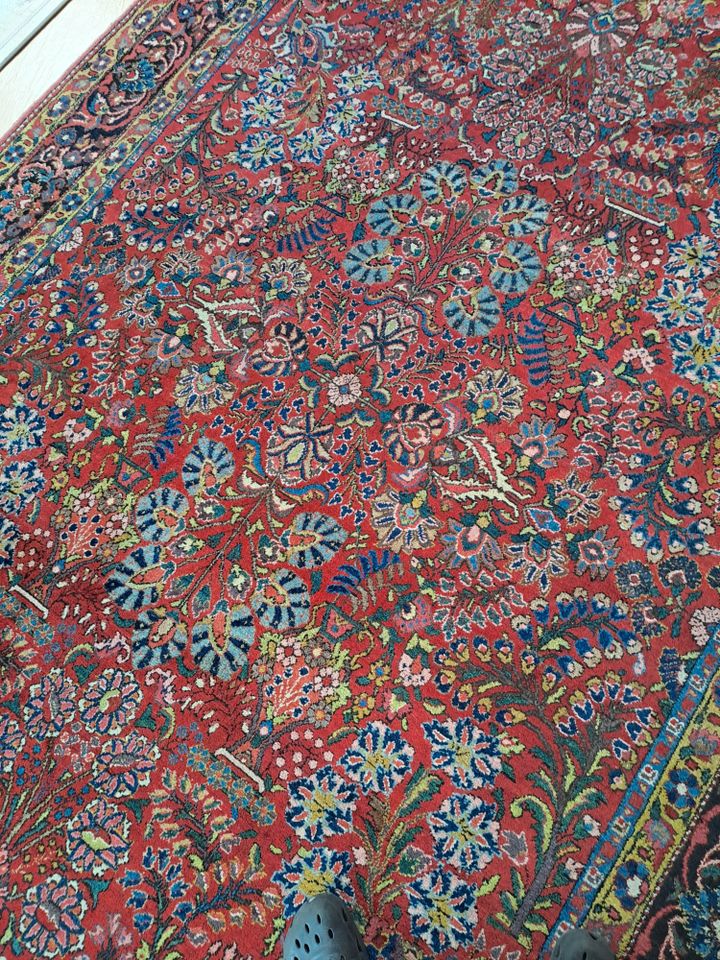 sehr alter orientalischer Teppich in Halstenbek