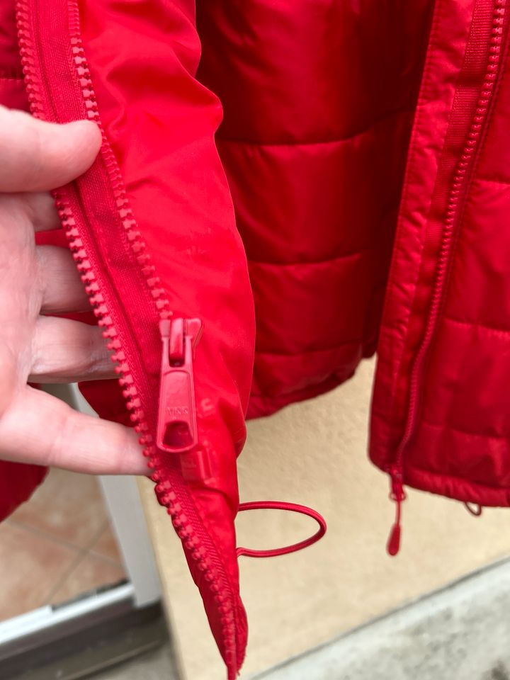 Jack Wolfskin rote, wattierte Herrenjacke top Zustand Größe S in München