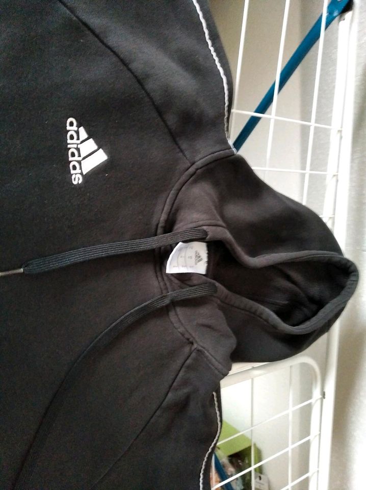 Schwarz / weiß Adidas Hoddy in Gräfenberg