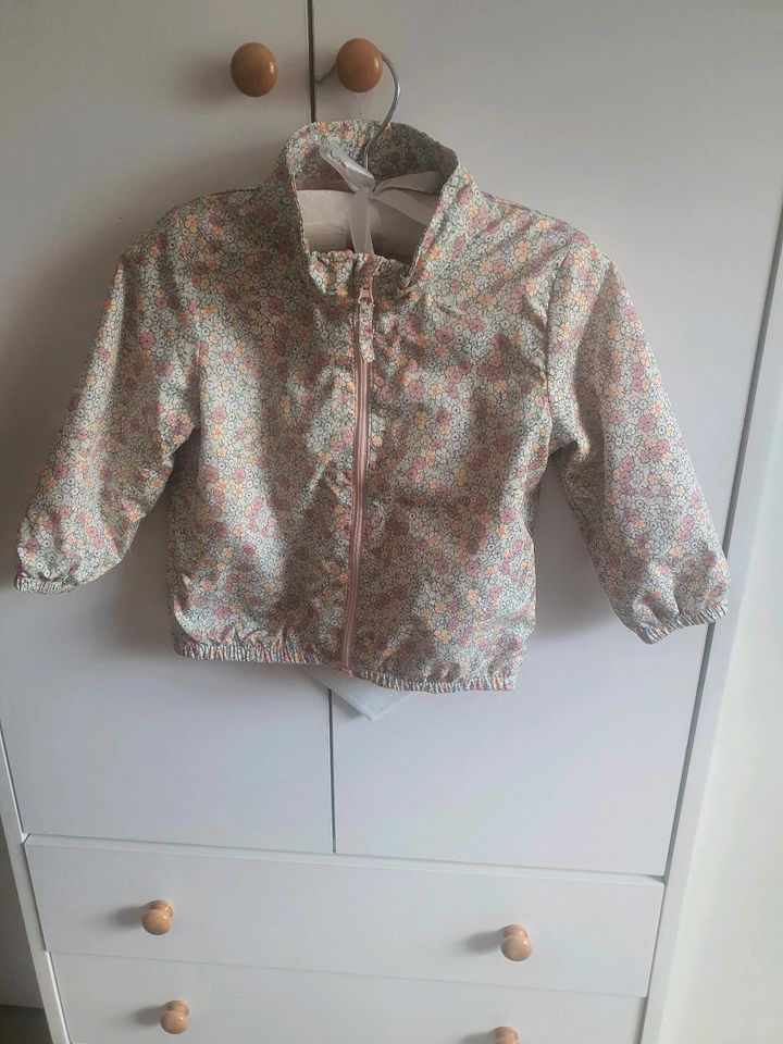 H&M leichte Kinderjacke 86 für Sommer mit Blumen in Hildesheim