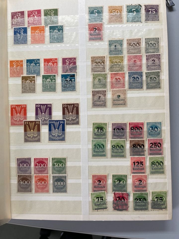 Briefmarkenalbum in Hamburg