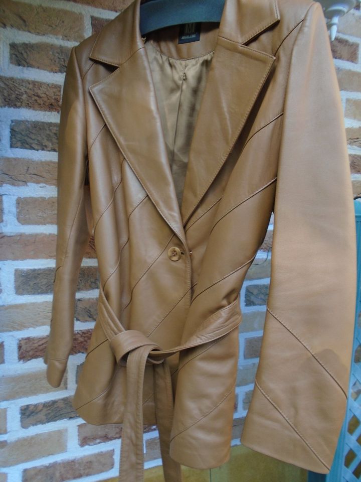 Lammnappa Jacke mit Bindegürtel in Cognac von MADELEINE. in Aachen