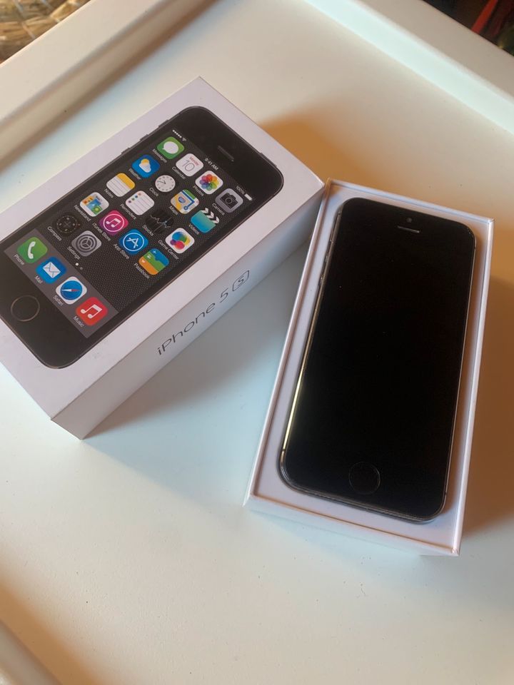 I phone 5 s Space Gray 32 GB in Wermelskirchen