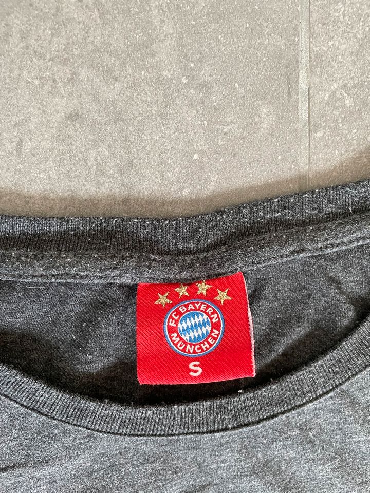 FC Bayern München T-Shirt Logo Herren Fußball Wappen Logo Bayern in Luhe-Wildenau