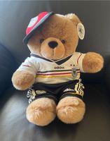 DFB Teddybär mit Deutschland Trikot und mit Mütze 90er Jahre Hessen - Zwingenberg Vorschau