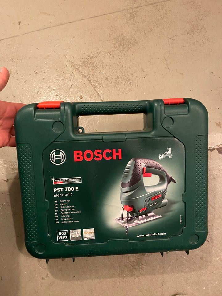 Bosch Stichsäge PST 700 E (1x Sägeblatt, Koffer, 500 Watt) in Bremen