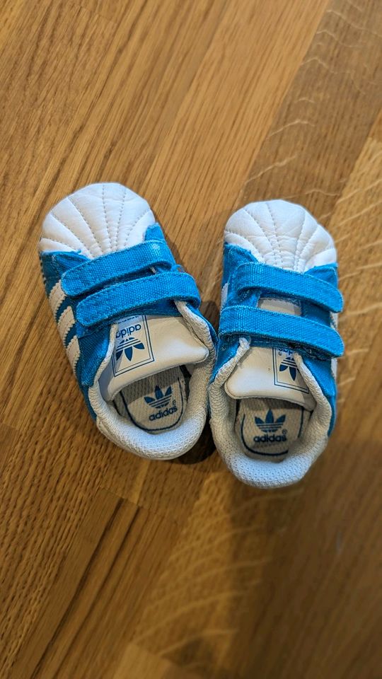 Baby Schuhe Adidas, Gr. 18, Geschenk zur Geburt in Ostrhauderfehn