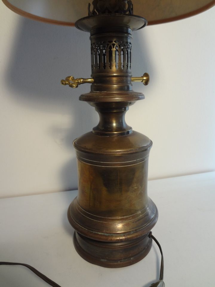Antike franz. elektr. Lampe wie Petroleumlampe ca. 30 -50er Jahre in Linden