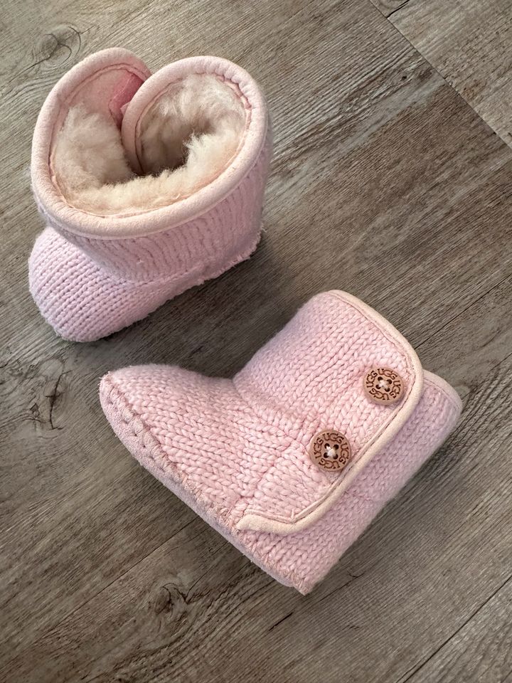 Baby UGGs neu in Hamburg