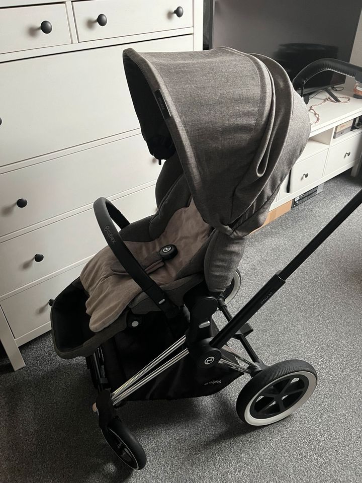 Cybex Priam Platinum Kinderwagen+Cybex Babyschlale&Isofixstation in Elterlein