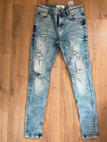 Jeans Slim mit Destroys Größe 28/32 blau Nordrhein-Westfalen - Schmallenberg Vorschau