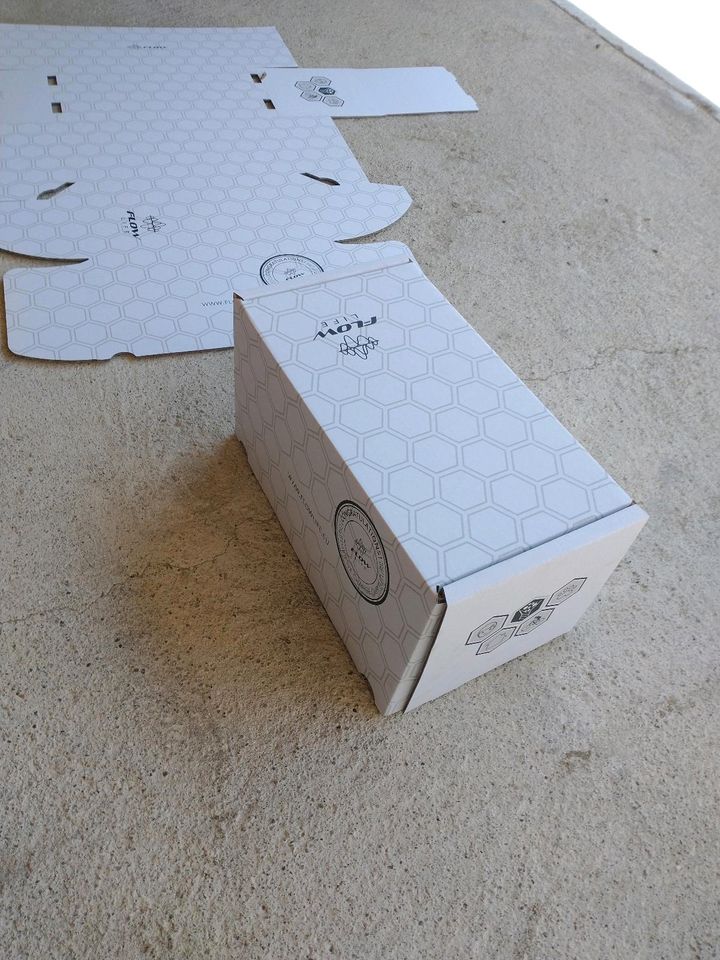 Karton Kartonage Schachtel neu zu verschenken in Waakirchen