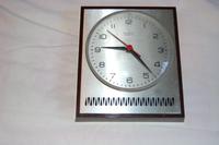 REDUZIERT: Wanduhr Weimar Quartz etwa 1960er Jahre DDR / läuft ! Sachsen-Anhalt - Glindenberg Vorschau