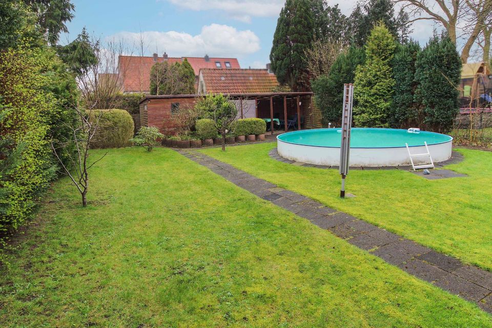 Individuelle Doppelhaushälfte mit großem Garten inkl. Carport, Pool und Terrasse in Bremerhaven