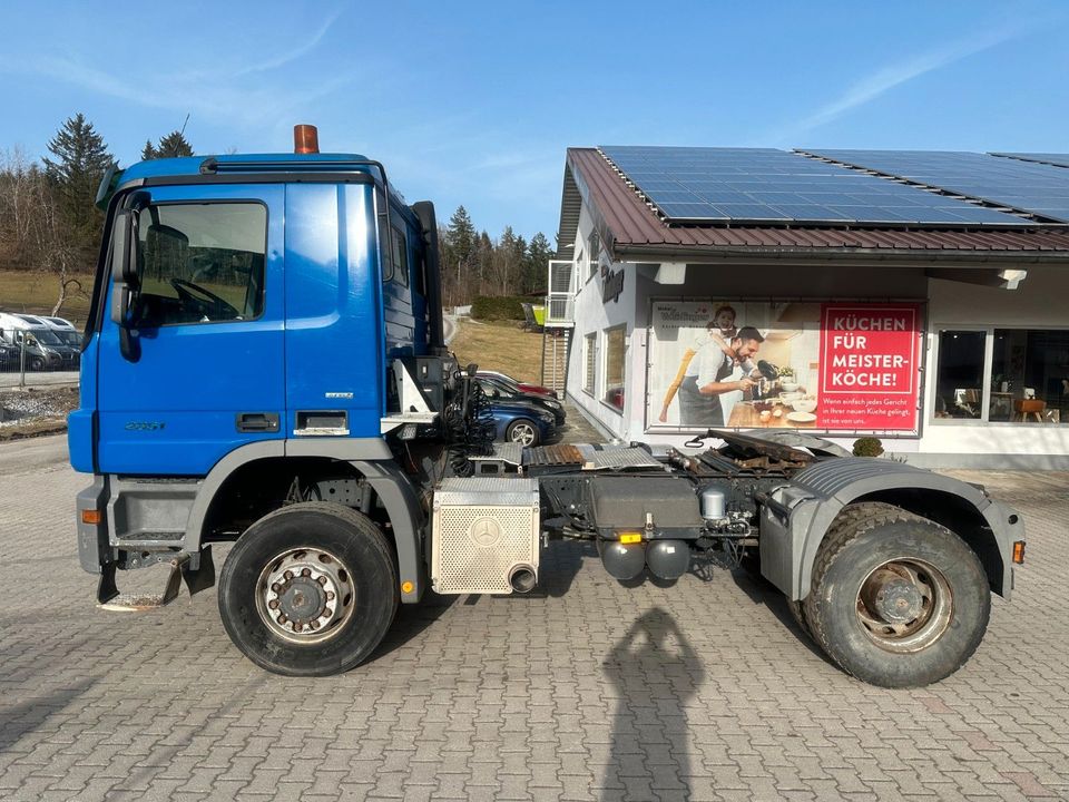 Mercedes-Benz Actros 2051 V8 Blatt/Blatt in Neureichenau